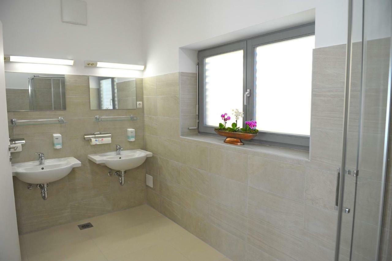 Hostel Ormoz Екстериор снимка